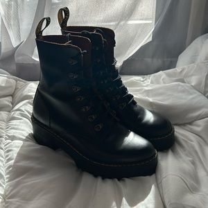 Doc Martens Leonas US size 9. NOT BROKEN IN.